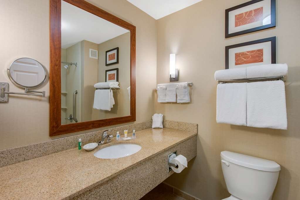 Hotel photo 12 of Comfort Suites Sarasota-Siesta Key.
