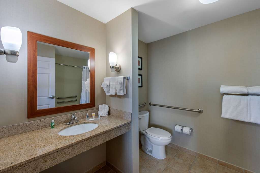 Hotel photo 31 of Comfort Suites Sarasota-Siesta Key.