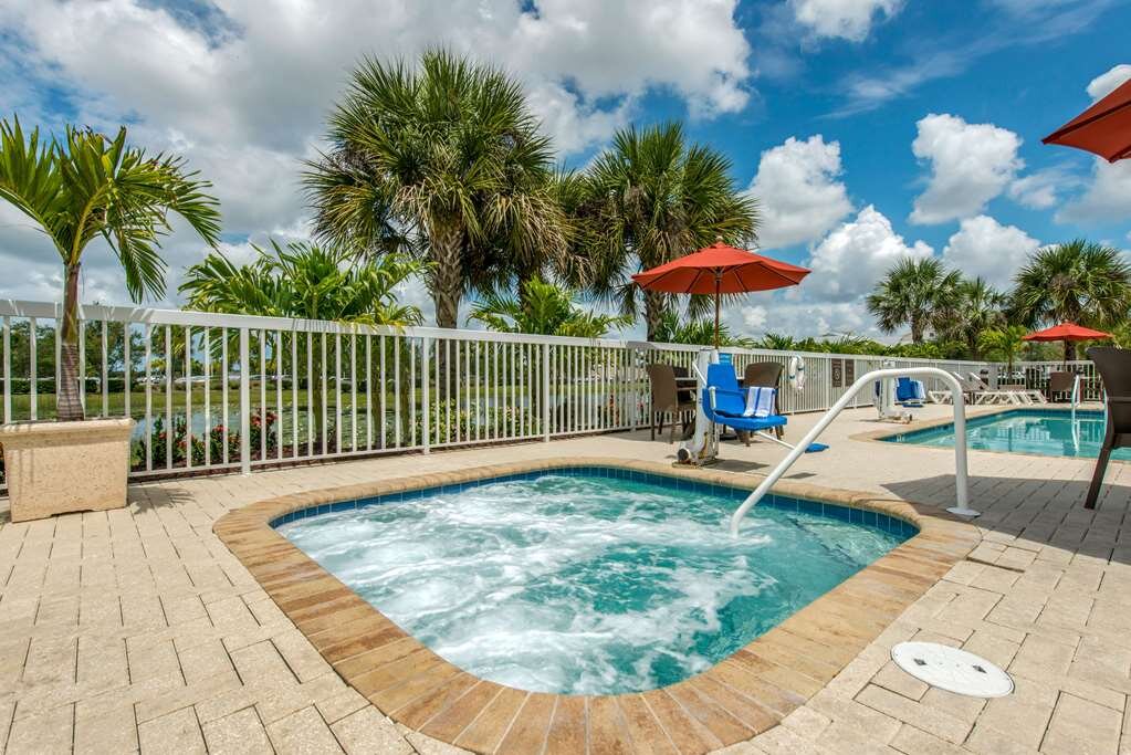 Hotel photo 10 of Comfort Suites Sarasota-Siesta Key.