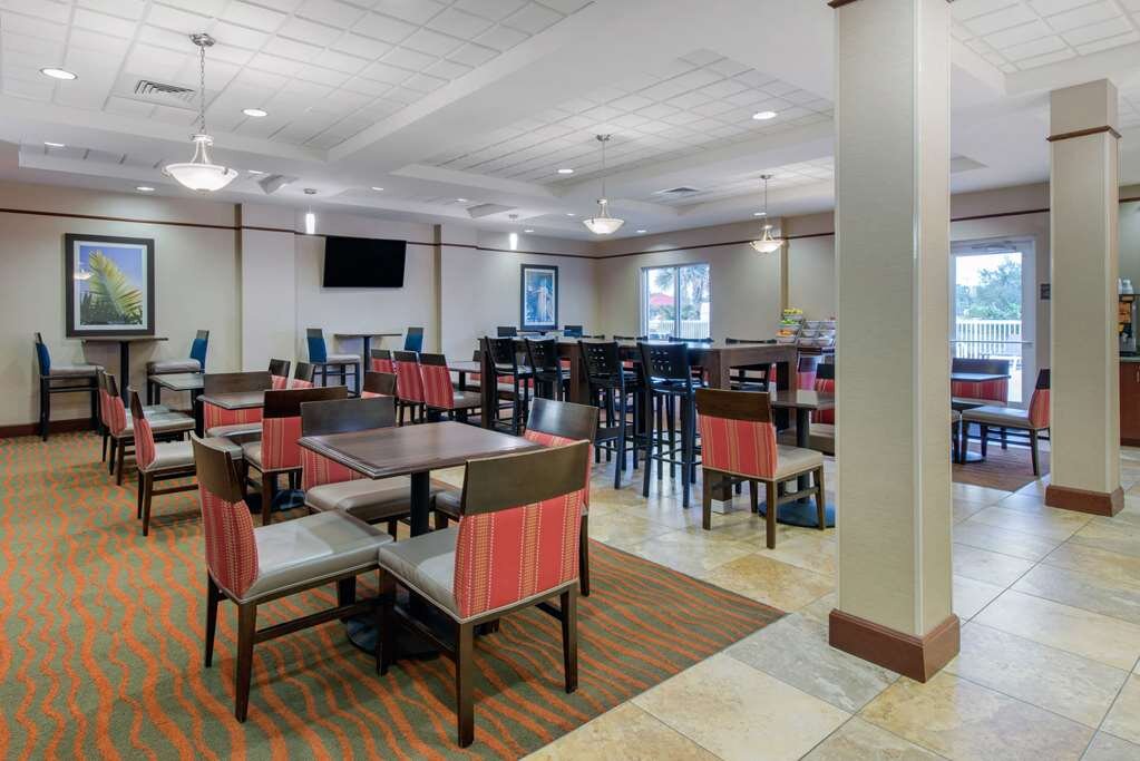 Hotel photo 21 of Comfort Suites Sarasota-Siesta Key.