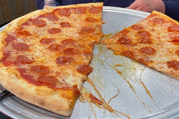 Papa Luigi's 'Milwaukee-Style Pizza' a Destination in Cudahy