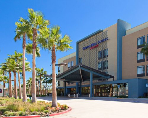 Great Price and Close to Disneyland - Review of Holiday Inn Hotel ...