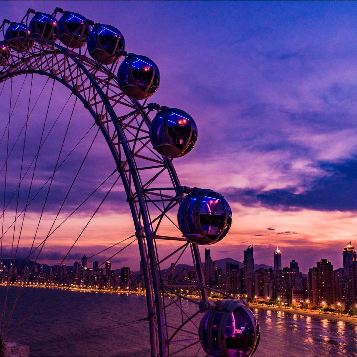 Roda-gigante e Big Tower começam a funcionar neste sábado na