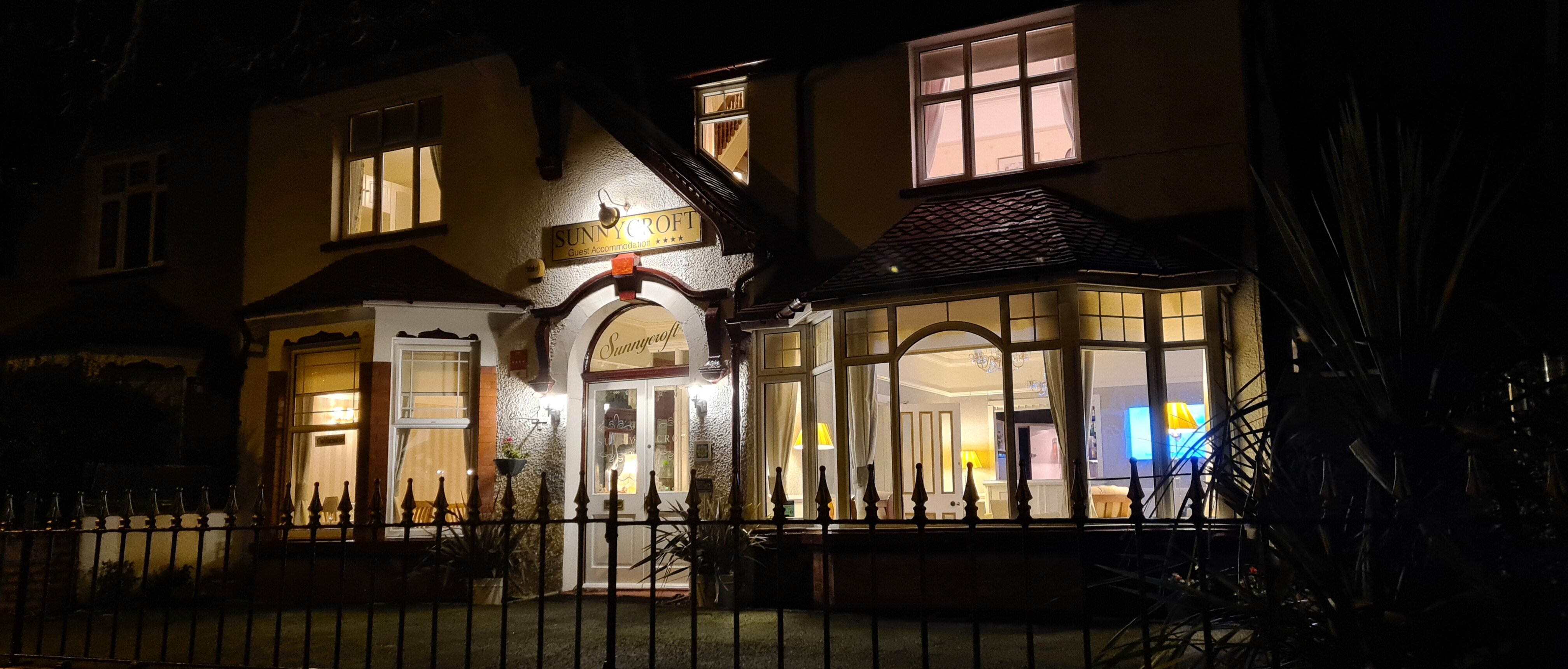 SUNNYCROFT - Updated 2021 Prices, Hotel Reviews, And Photos (Llandudno ...