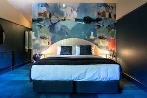 Room & Suite