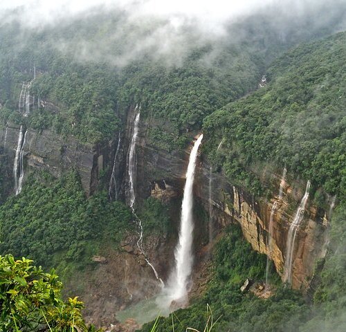 Khasi Hills of Meghalaya - Explore Hidden Waterfall & Spooky Barren  Landscapes - Savvy fernweh