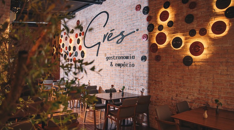 Este é o jardim interno, aconchegante e cheio de personalidade!
