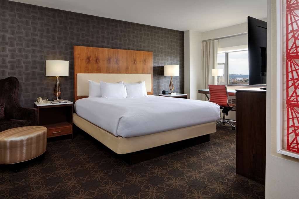 Hotel photo 100 of DoubleTree by Hilton Hotel & Suites Pittsburgh Downtown.