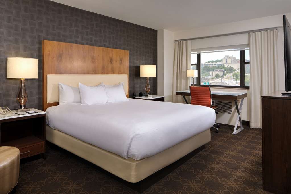 Hotel photo 21 of DoubleTree by Hilton Hotel & Suites Pittsburgh Downtown.