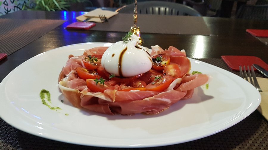 Brurrata e crudo