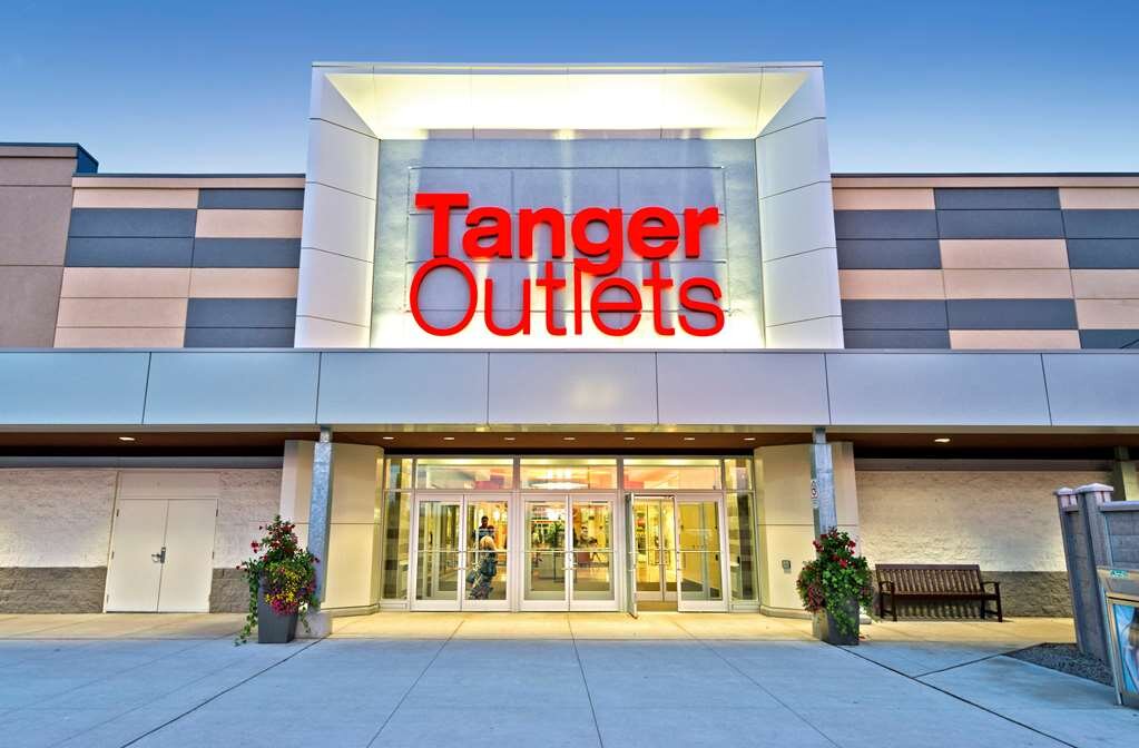 Best Western Plus Barrie C 1 4 8 C 122 UPDATED 2023 Prices   Tangerr Outlets 