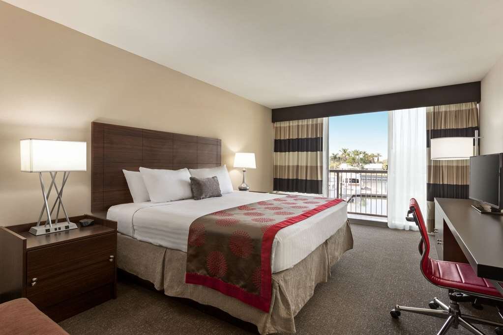 Hotel photo 10 of Ramada by Wyndham Sarasota Waterfront.
