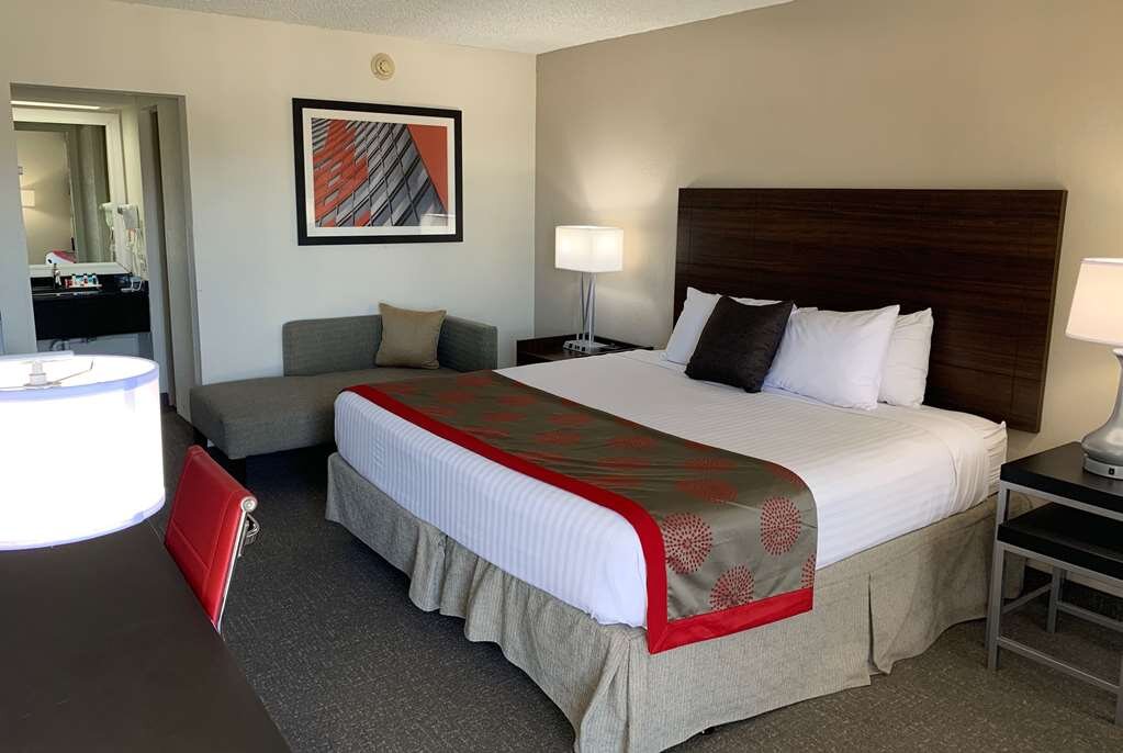 Hotel photo 30 of Ramada by Wyndham Sarasota Waterfront.