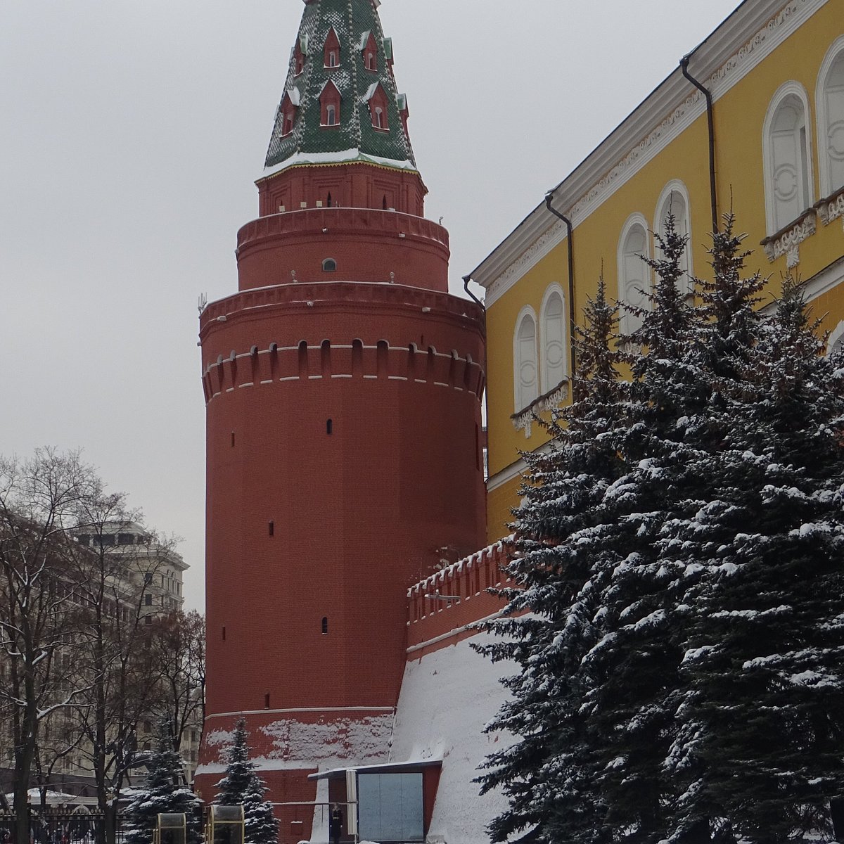 Угловая арсенальная башня московского кремля. Арсенальная башня Московского Кремля. Угловая Арсенальная башня. Набатная башня Московского Кремля.