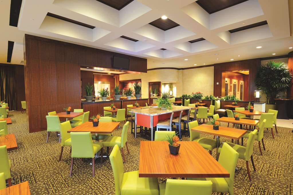 Hotel photo 2 of Embassy Suites by Hilton Houston Downtown.