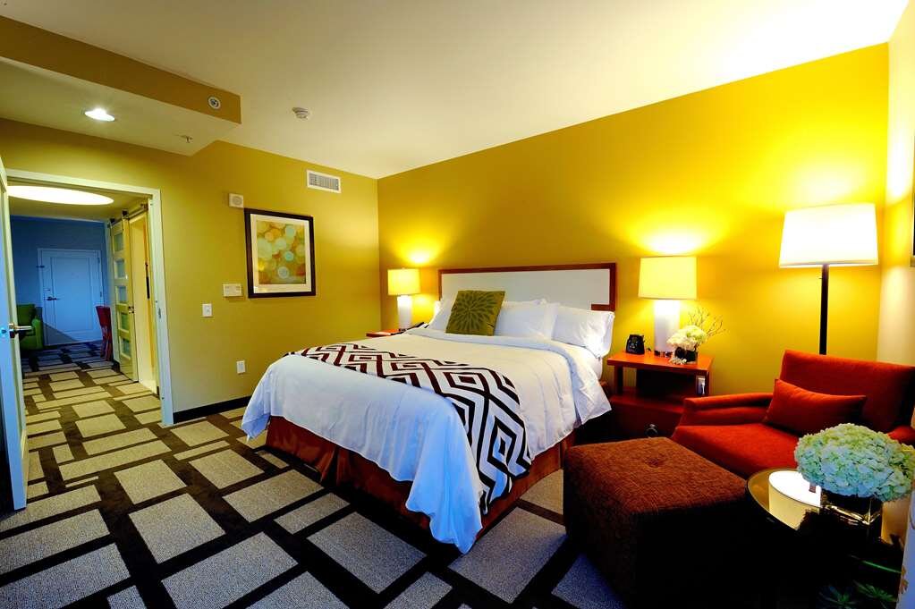 Hotel photo 11 of Embassy Suites by Hilton Houston Downtown.