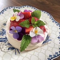 Jordbærdrøm er én af vores dessertkager som vores gæster vender tilbage til år efter år.