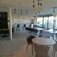 mooie nieuwe brasserie aanpalend aan seniorhomes ten ede
open voor iedereen met een ruime bierkeuze, dagschotels en suggesties