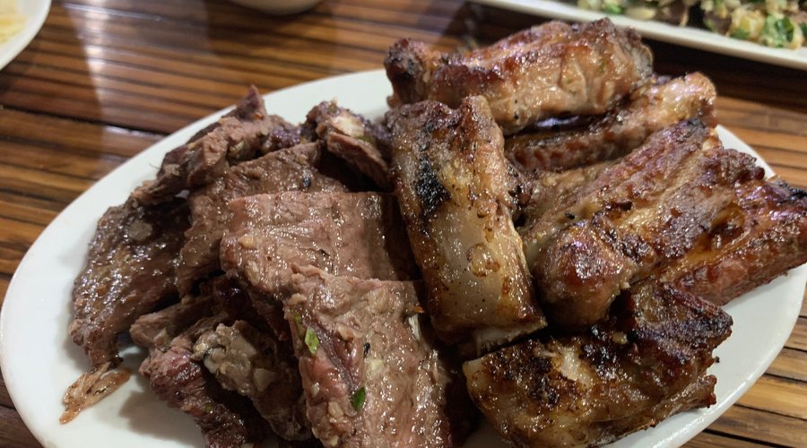 Here! The grilled pork ribs(on the right of the picture) it just tastes so good...