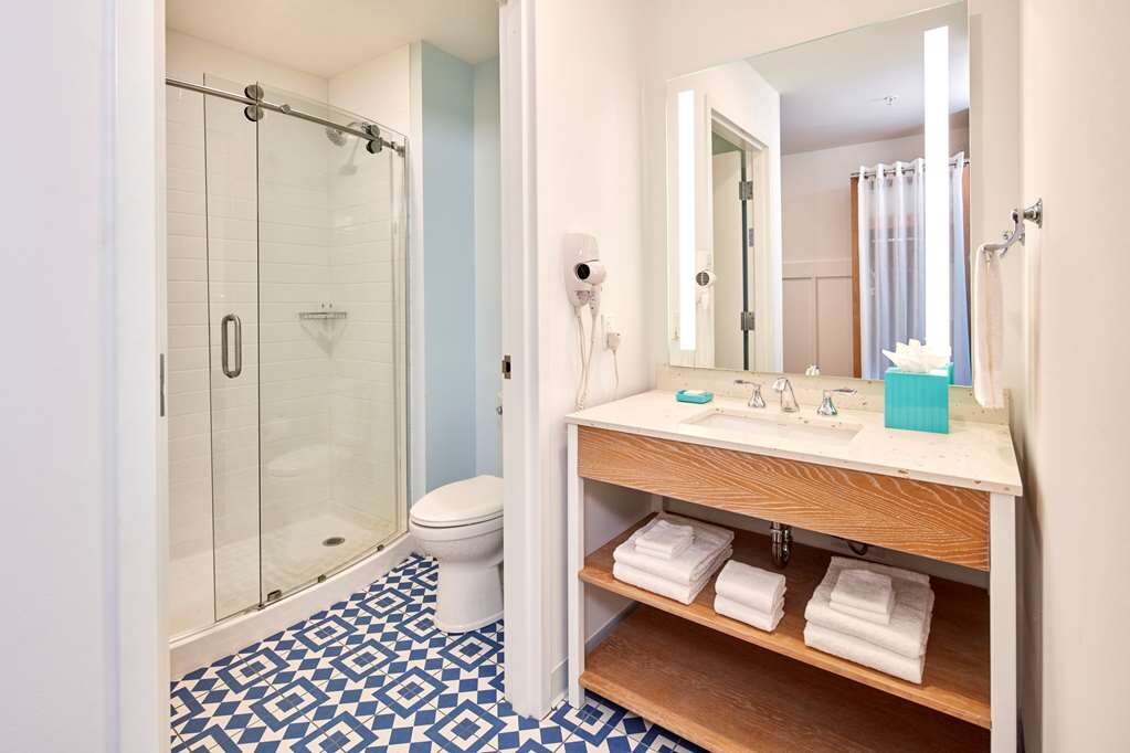 Hotel photo 10 of Universal's Endless Summer Resort - Surfside Inn and Suites.