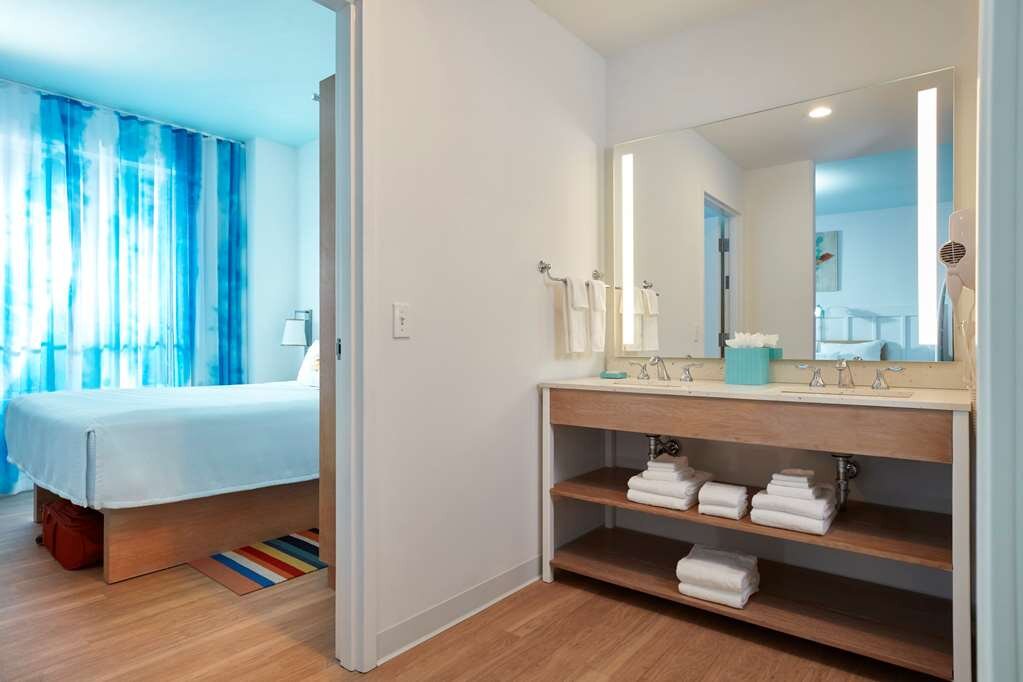 Hotel photo 15 of Universal's Endless Summer Resort - Surfside Inn and Suites.
