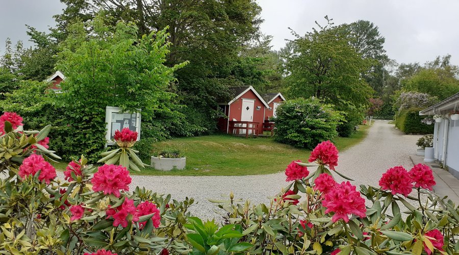 hytter og indkørsel