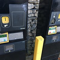 Both machines not in use - no signage / stickers to help