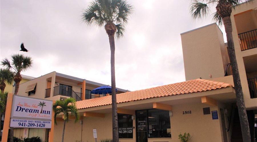 waiting for you at 2502 Gulf Drive N. Bradenton Beach, Anna Maria Island