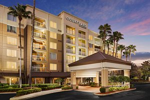 Courtyard by Marriott Orlando Downtown in Orlando, image may contain: Hotel, Inn, Condo, Resort