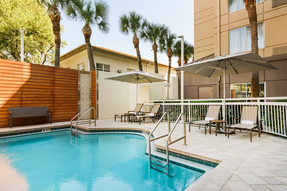 Courtyard by Marriott Orlando Downtown Pool: Pictures & Reviews ...