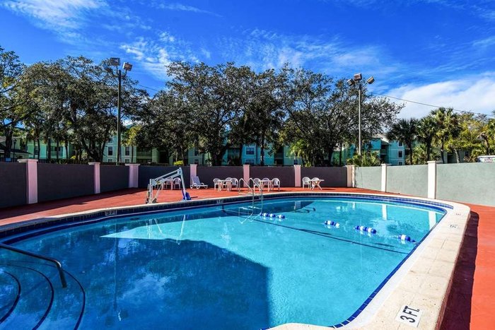 Econo Lodge Pool: Pictures & Reviews - Tripadvisor