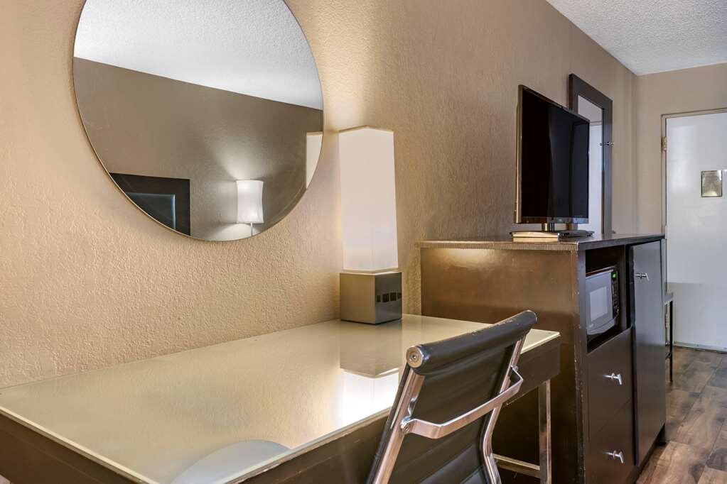 ECONO LODGE SEBRING $75 ($̶9̶2̶) - Prices & Motel Reviews - Avon Park, FL ECONO LODGE SEBRING $75 ($̶9̶2̶) - Prices... 