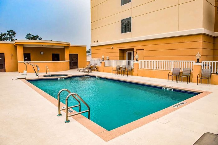 Comfort Suites Lake City Pool Pictures & Reviews - Tripadvisor