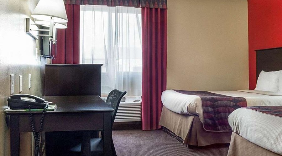 Guest room with desk area