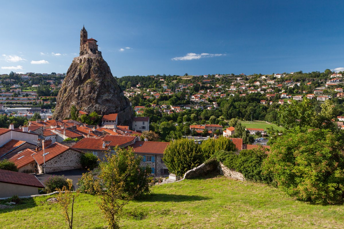 Girls in Puy-en-Velay