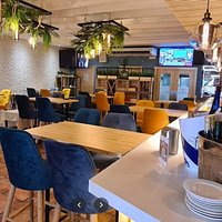 Local renovado y con un ambiente cálido y confortable