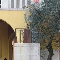 STATUA DI FRONTE ALLA LOGGIA DEI CADUTI