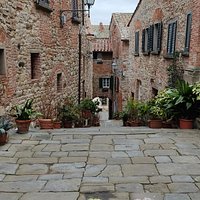 The stepped street descending from the Town Hall square to Via Giacomo Matteotti.