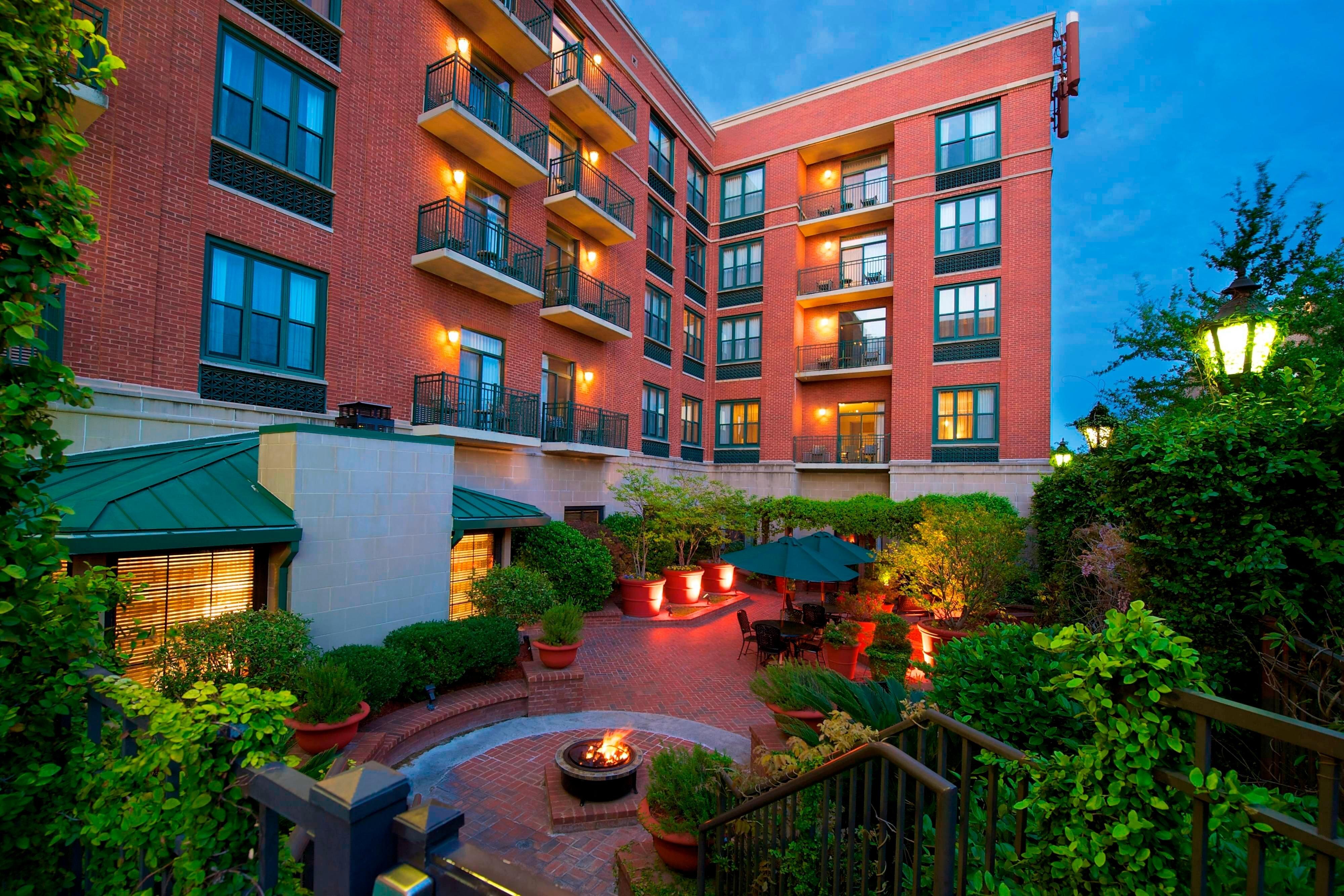 COURTYARD SAVANNAH DOWNTOWN HISTORIC DISTRICT 105 1 2 8 Prices   Outdoor Terrace 