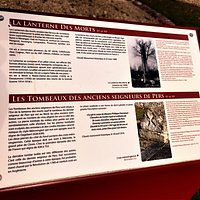 La lanterne des morts de Pers est une construction simple mais de grande qualité d'après les spécialistes. Pierres tombales datées du début 6ème siècle à leur découverte, certains estiment aujourd'hui leur conception aux 12ème ou 13ème siècles. Si une incertitude persiste sur leur datation, une certitude, elles sont magnifiques.