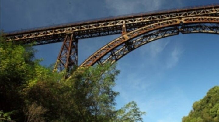 Particolare del Ponte ferroviario di Ronciglione. Un ponte in stile industriale, ormai in disuso, che ti proietta in un "Day after" del futuro. Molto interessante! gennaio 2021