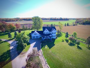 Twin Peaks Bed & Breakfast in Manitoulin Island