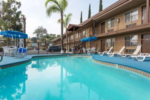 Pool & Beach