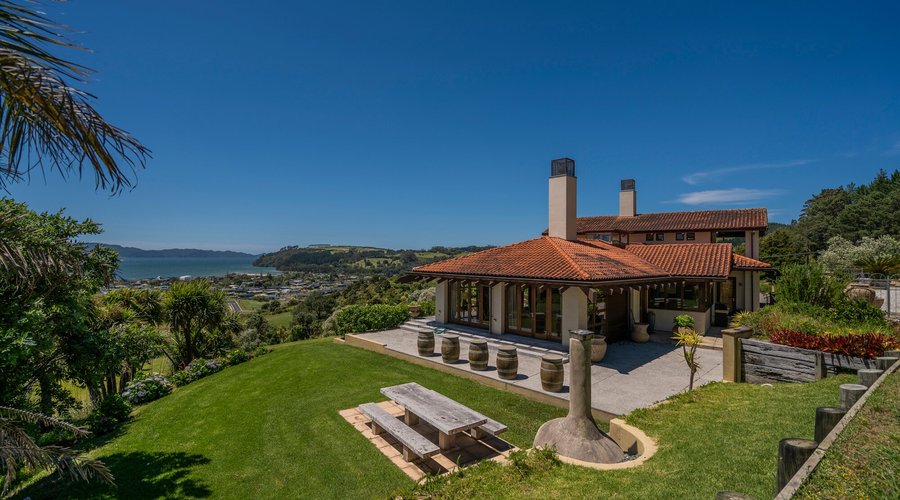Outdoor dining/garden