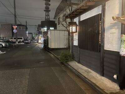 小路にあります。