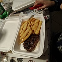 Hamburger di a scottona con patate fritte