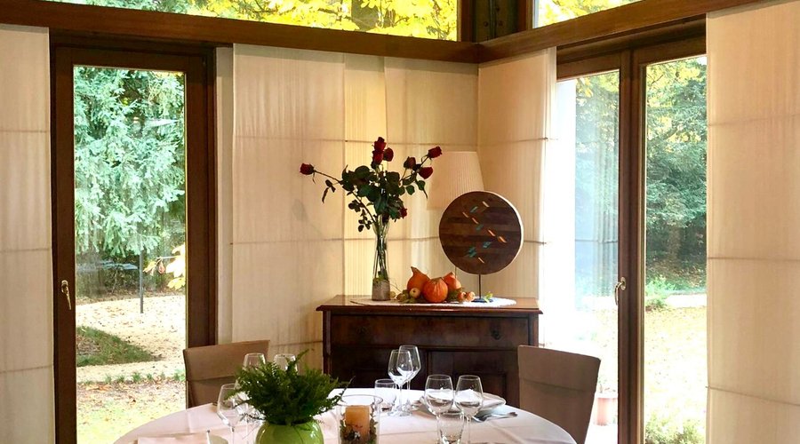 La sala con vista sul giardino 