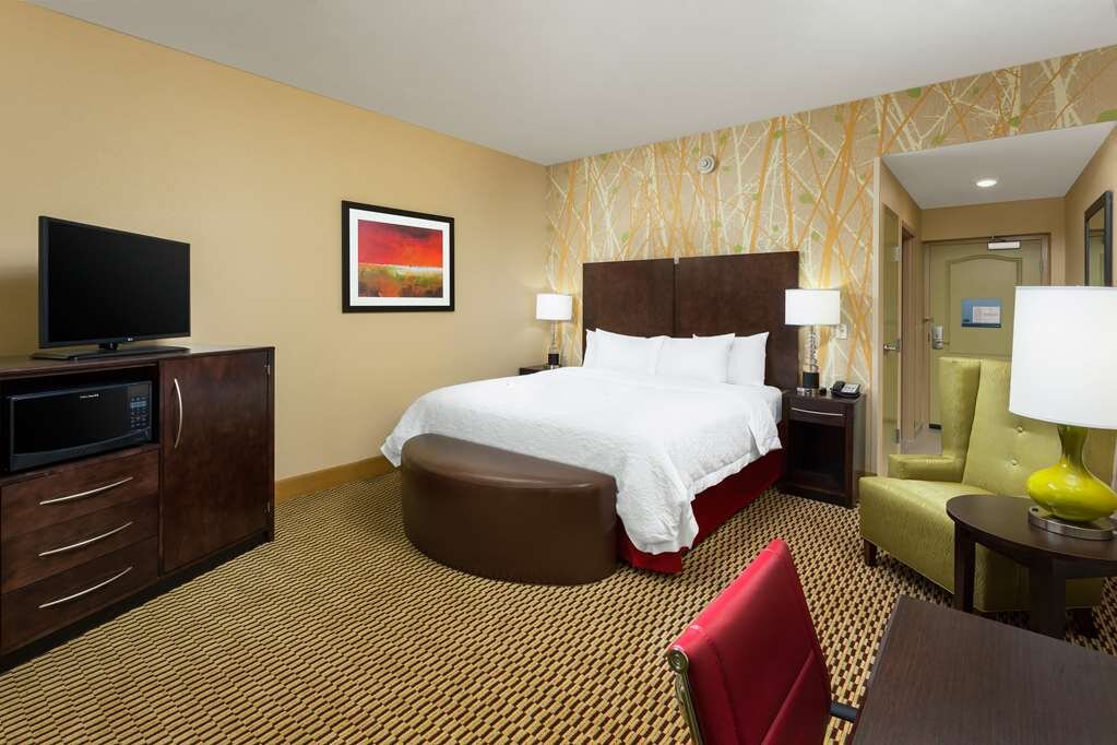 Hotel photo 11 of Hampton Inn & Suites Williamsport-Faxon Exit.