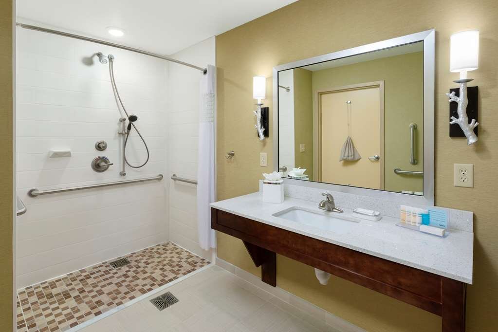 Hotel photo 13 of Hampton Inn & Suites Williamsport-Faxon Exit.