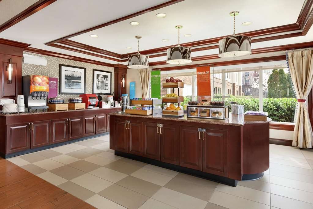 Hotel photo 18 of Hampton Inn Dulles-Cascades.